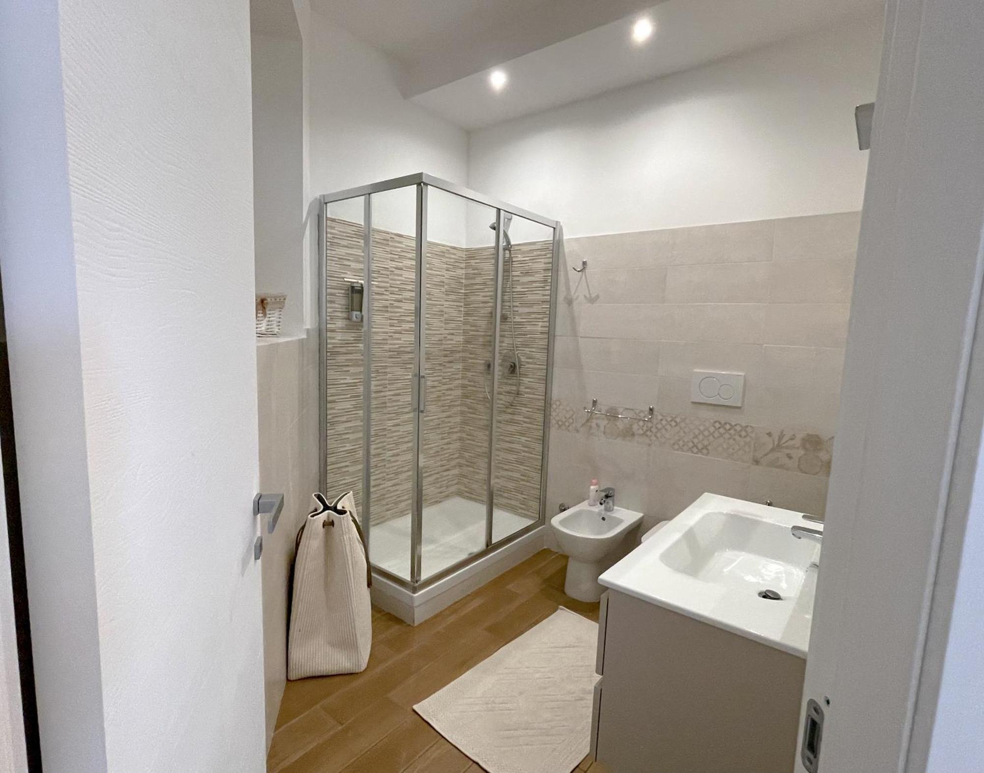 The Shabby House - Charming Seaside Retreat In Central Anzio, Steps From Beach And Train Station Exterior photo