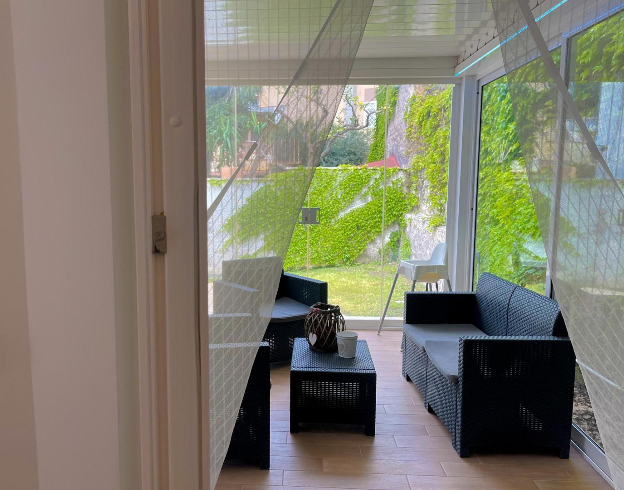 The Shabby House - Charming Seaside Retreat In Central Anzio, Steps From Beach And Train Station Exterior photo