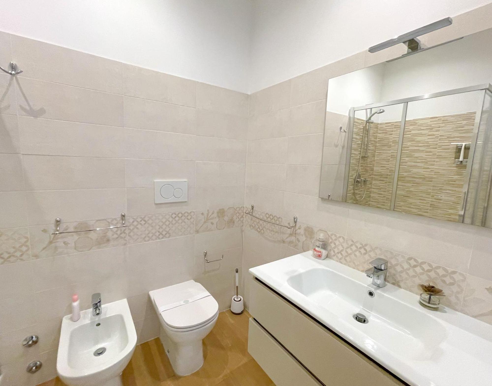 The Shabby House - Charming Seaside Retreat In Central Anzio, Steps From Beach And Train Station Exterior photo