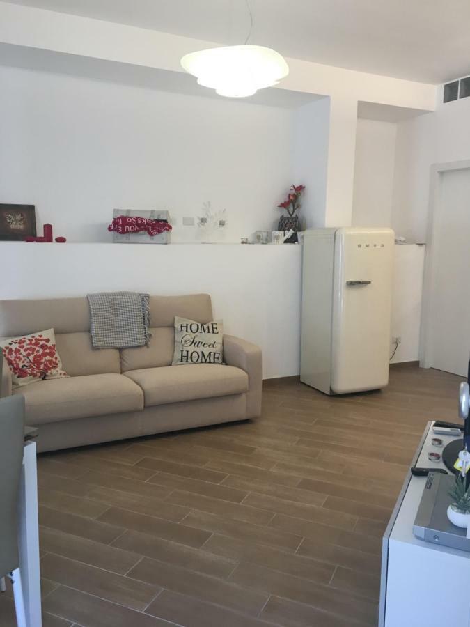 The Shabby House - Charming Seaside Retreat In Central Anzio, Steps From Beach And Train Station Exterior photo