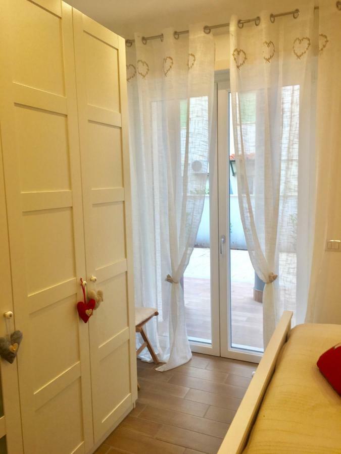 The Shabby House - Charming Seaside Retreat In Central Anzio, Steps From Beach And Train Station Exterior photo