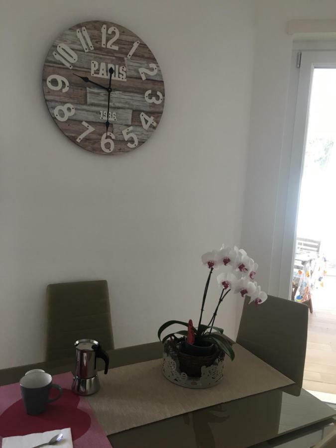 The Shabby House - Charming Seaside Retreat In Central Anzio, Steps From Beach And Train Station Exterior photo