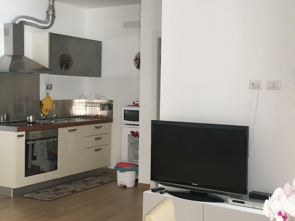 The Shabby House - Charming Seaside Retreat In Central Anzio, Steps From Beach And Train Station Exterior photo